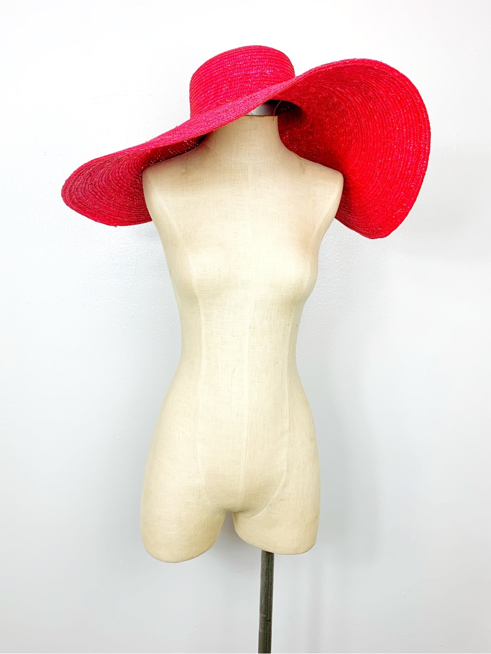 On Holiday Oversized Wide Brim Straw Sun Hat - Red - Picture 3 of 16